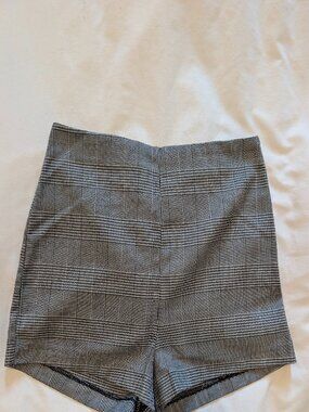 Black/White Houndstooth High-Waisted Forever 21 Shorts (S)